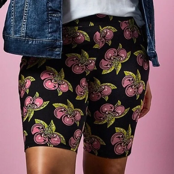 Betsey Johnson x Torrid black cherry bike shorts sz 5x 6x - Picture 1 of 3